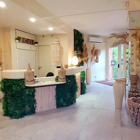 Hotel Tennis International Agde Bagian luar foto