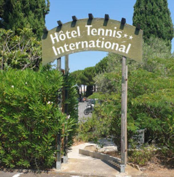 Hotel Tennis International Agde Bagian luar foto