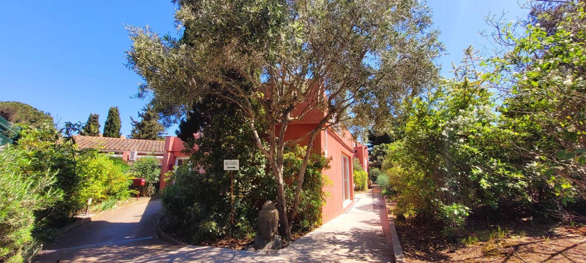 Hotel Tennis International Agde Bagian luar foto